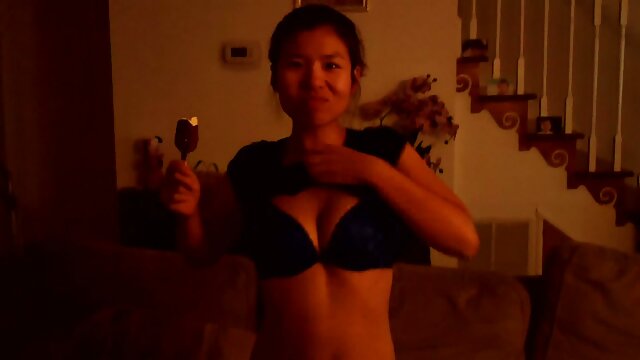 hd :  Роздягається докторша красуня з порно відео безкоштовно онлайн великими сексуальними цицьками Сексуальні відео 